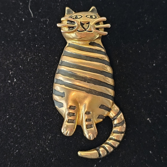 Vintage Jewelry - Vintage Unsigned Brass Tone Figural Smiling Striped Fat Cat Pendant Brooch